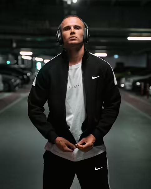 Спортивные мужские костюмы