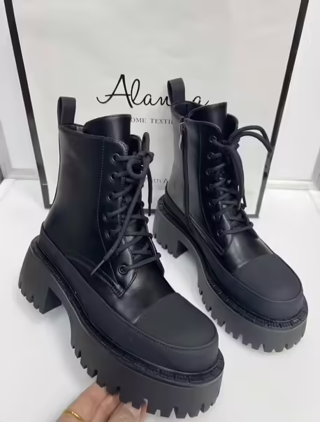 Женские ботинки