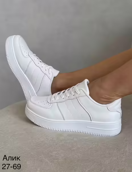 Весенние женские кроссовки