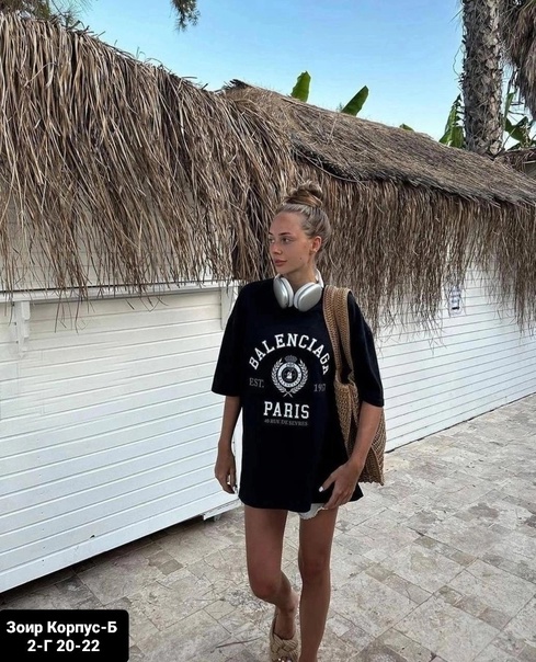 Женские футболки оверсайз balenciaga