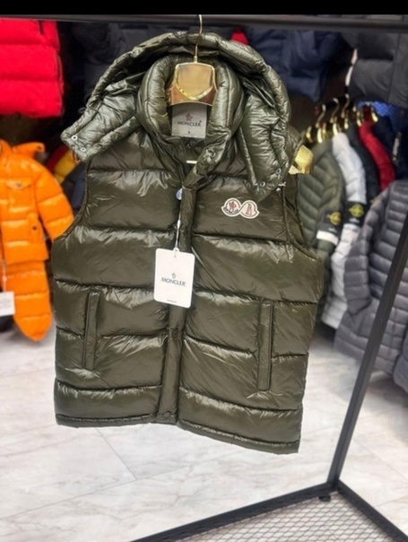Мужские жилетки moncler
