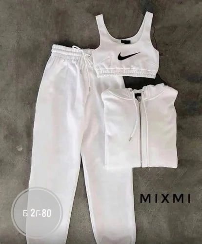 Спортивные женские костюмы