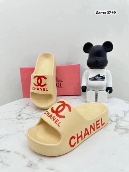 Женские тапочки