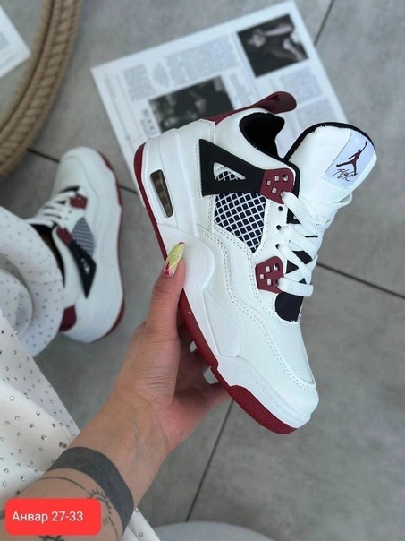 Женские кроссовки