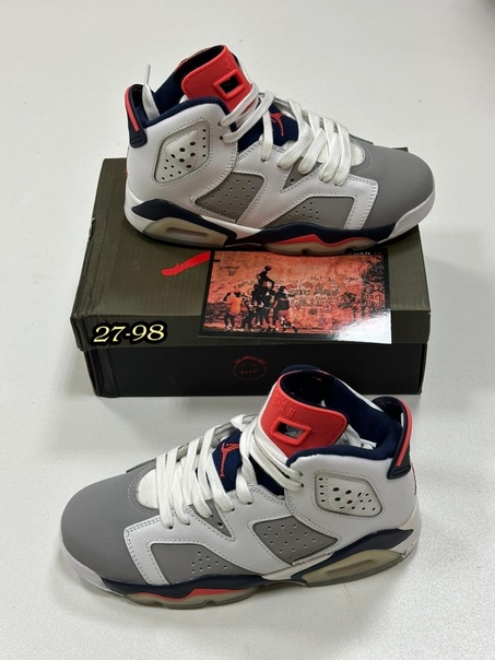 Женские кроссовки