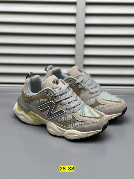 Замшевые женские кроссовки