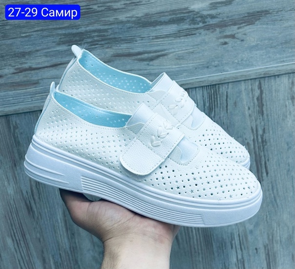 Женские кроссовки