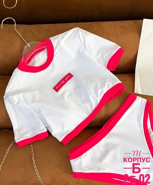 Слитные женские купальники