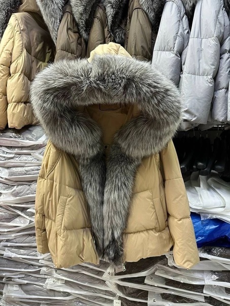 Женские пуховики с капюшоном с мехом