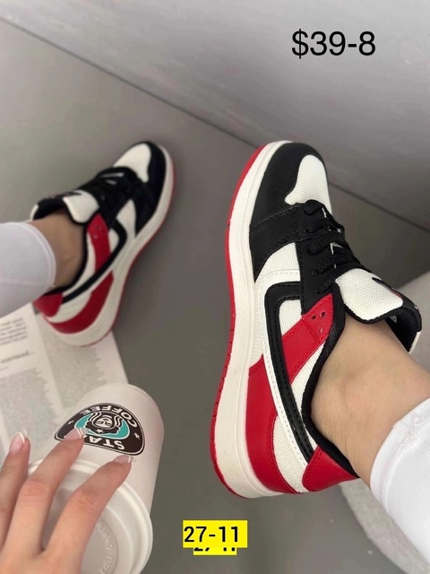 Женские кроссовки