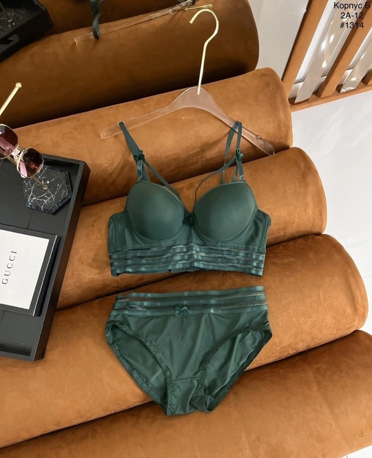 Кружевные женские комплекты