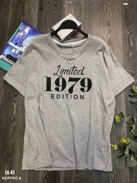 Модные женские футболки