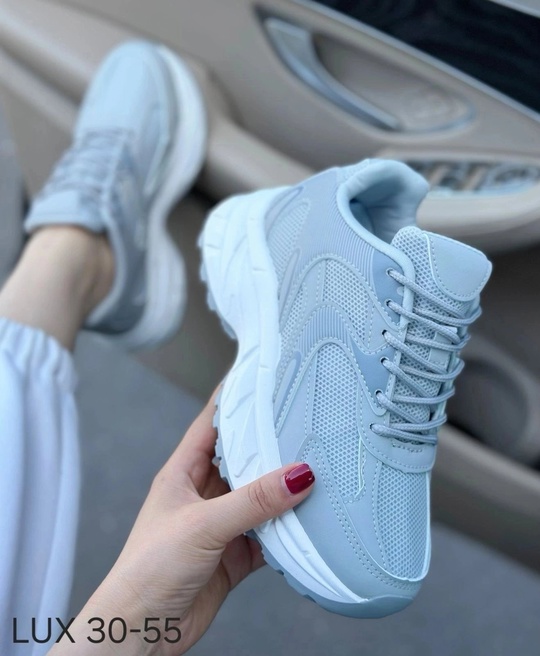 Женские кроссовки