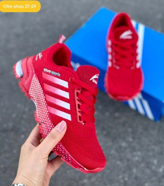 Женские кроссовки