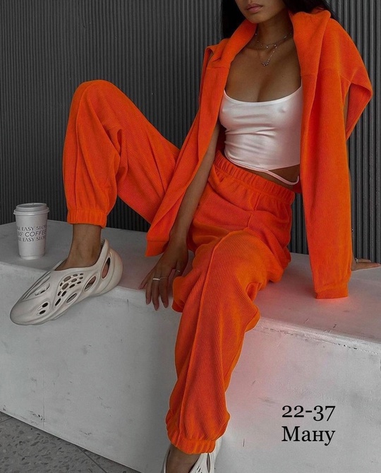 Женские костюмы