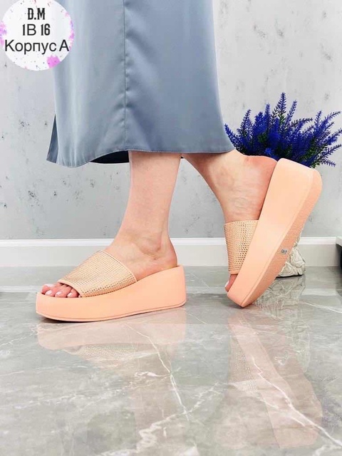 Женские тапочки