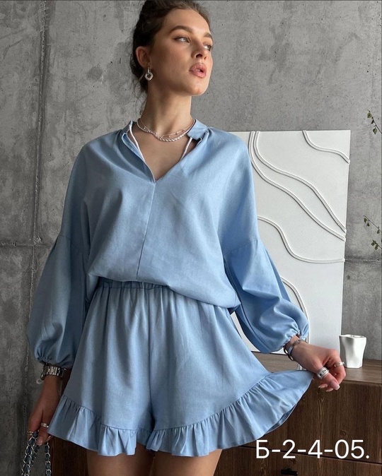 Трендовые женские костюмы