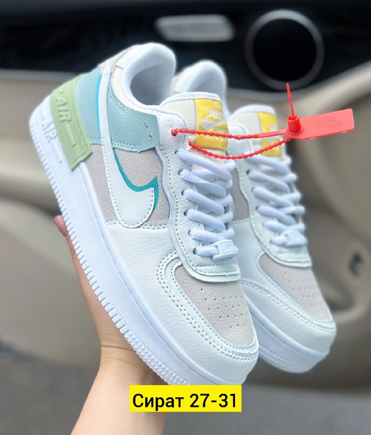 Женские кроссовки