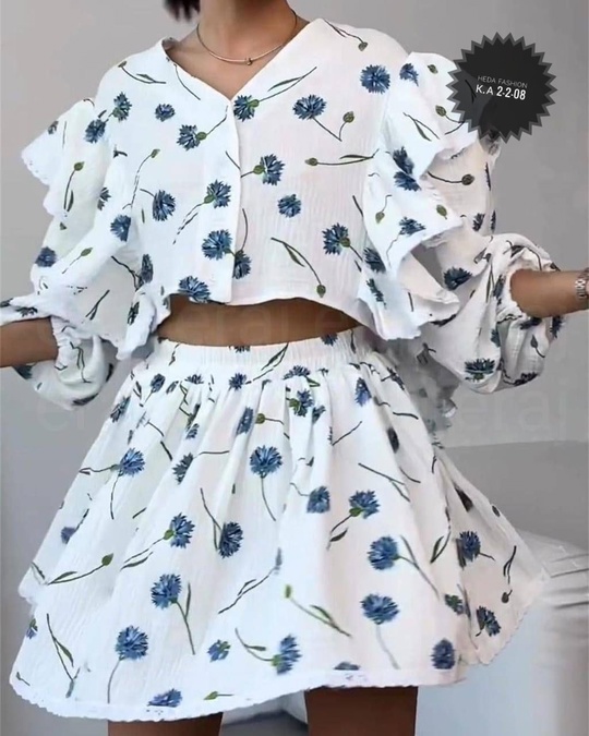 Стильные женские костюмы