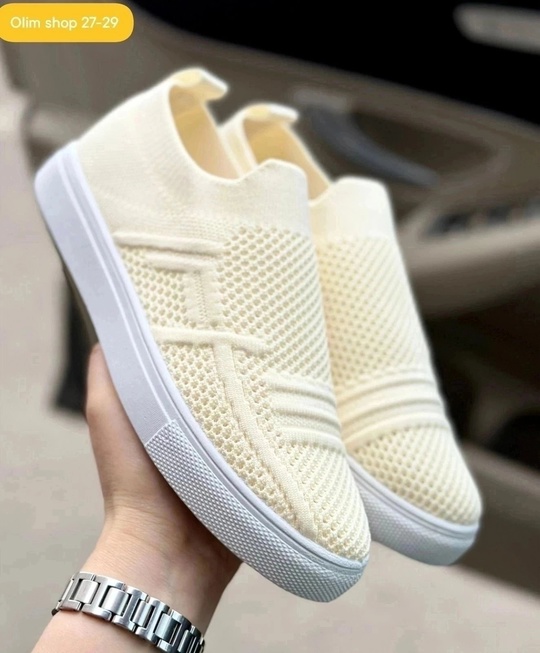 Женские кроссовки