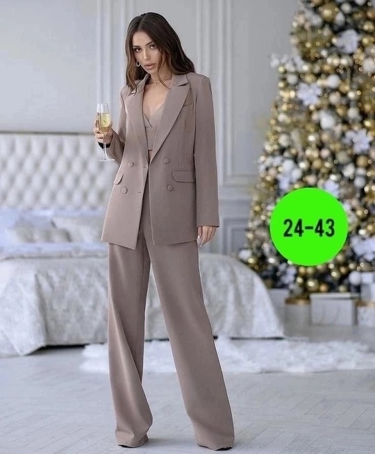 Женские костюмы