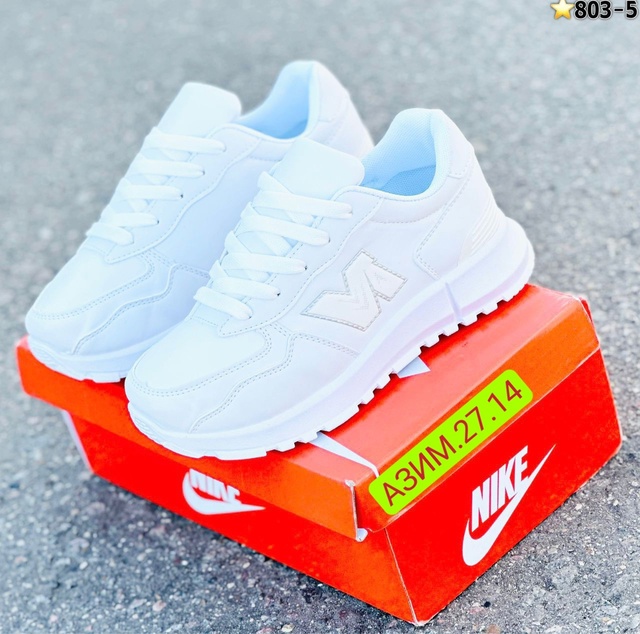 Женские кроссовки