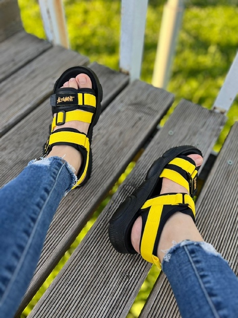 Женские босоножки