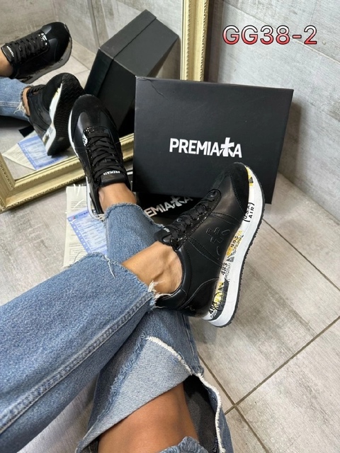 Женские кроссовки