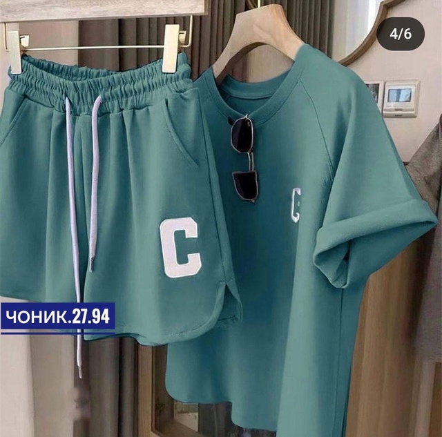 Стильные женские костюмы