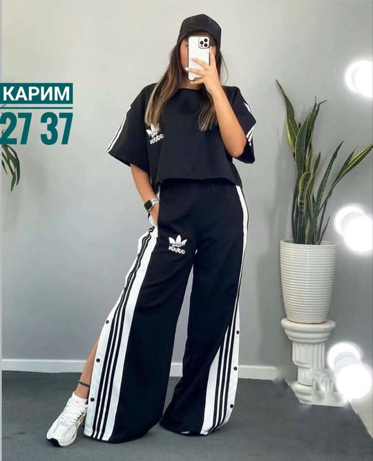 Стильные женские костюмы