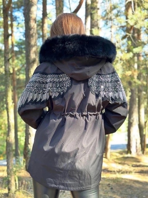 Отличные женские куртки со стразами