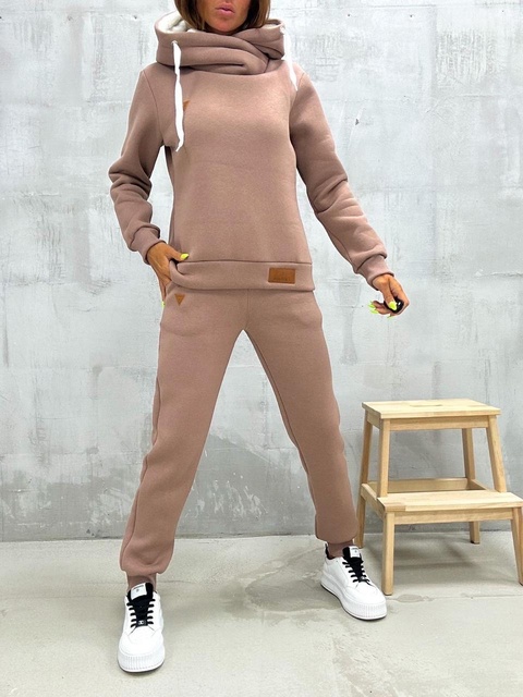 Женские костюмы с капюшоном