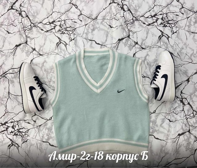 Вязаные детские жилетки