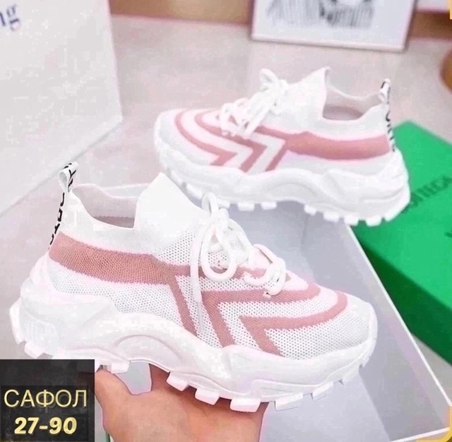 Женские кроссовки