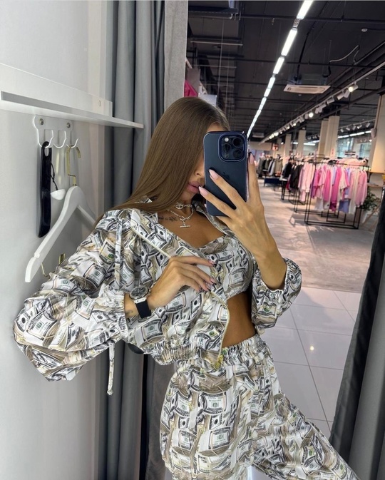 Стильные женские костюмы