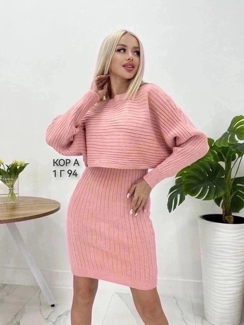 Красивые женские платья оверсайз в рубчик