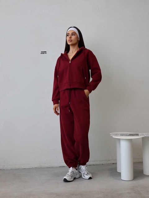 Спортивные женские костюмы