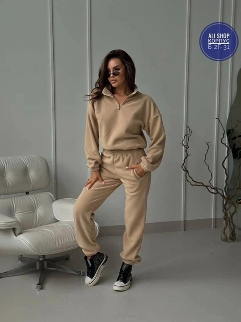 Стильные женские костюмы