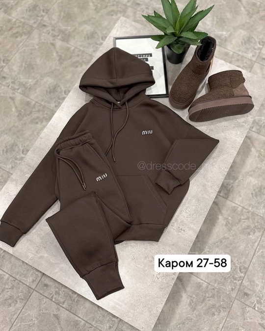 Стильные женские костюмы