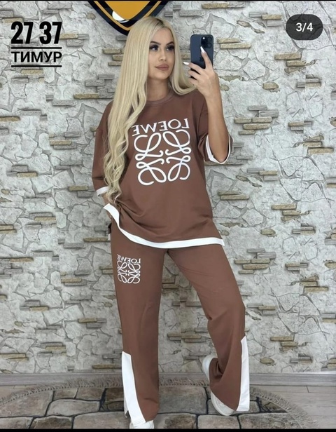 Стильные женские костюмы