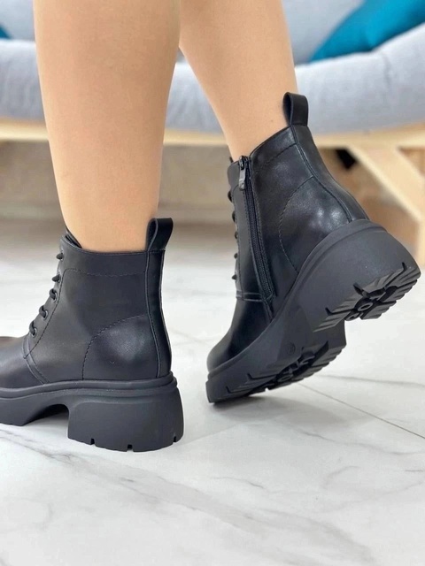 Женские ботинки