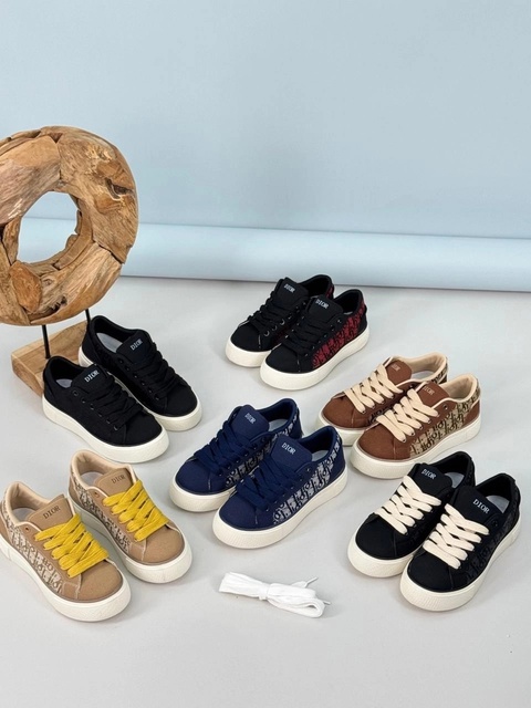 Женские кроссовки