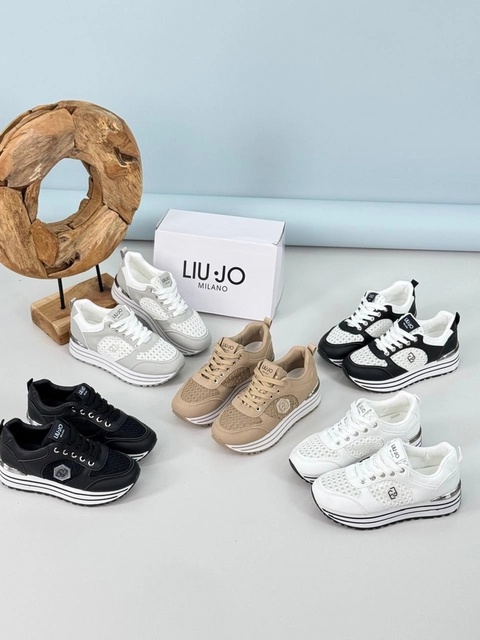 Женские кроссовки