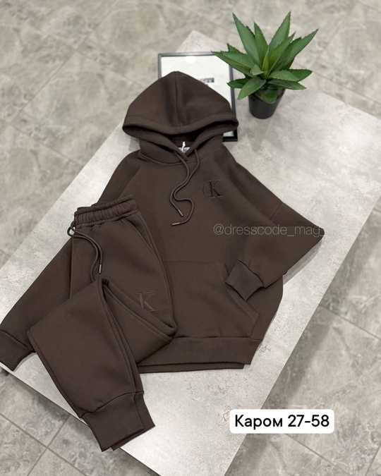 Стильные женские костюмы