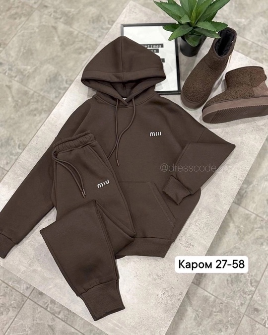 Стильные женские костюмы