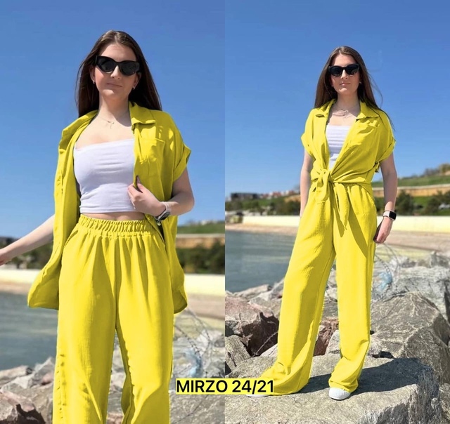 Стильные женские костюмы
