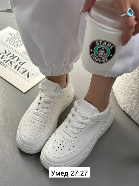 Женские кроссовки