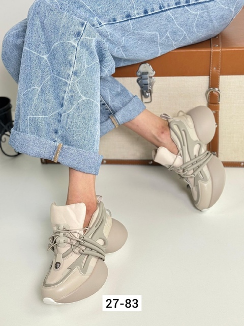 Женские кроссовки