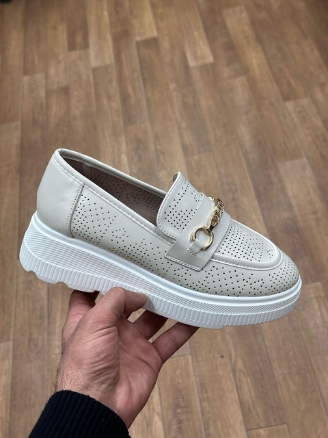 Модные женские лоферы