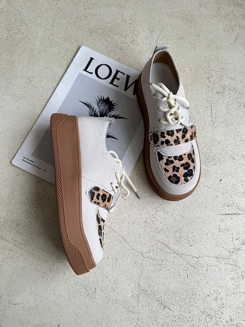 Весенние женские кроссовки